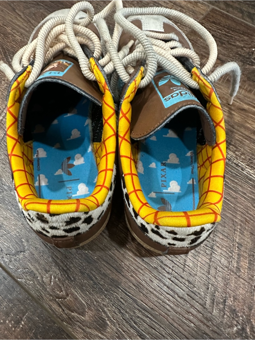 adidas Kids Brown, Blue & Yellow Low-Top Sneakers Disney’s Toy Story (Woody) - Picture 7 of 9